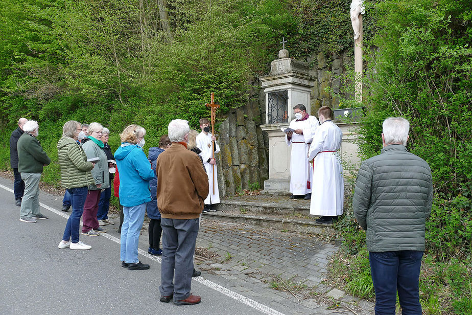 Markusprozession zum Kreuz an der Netzer Straße